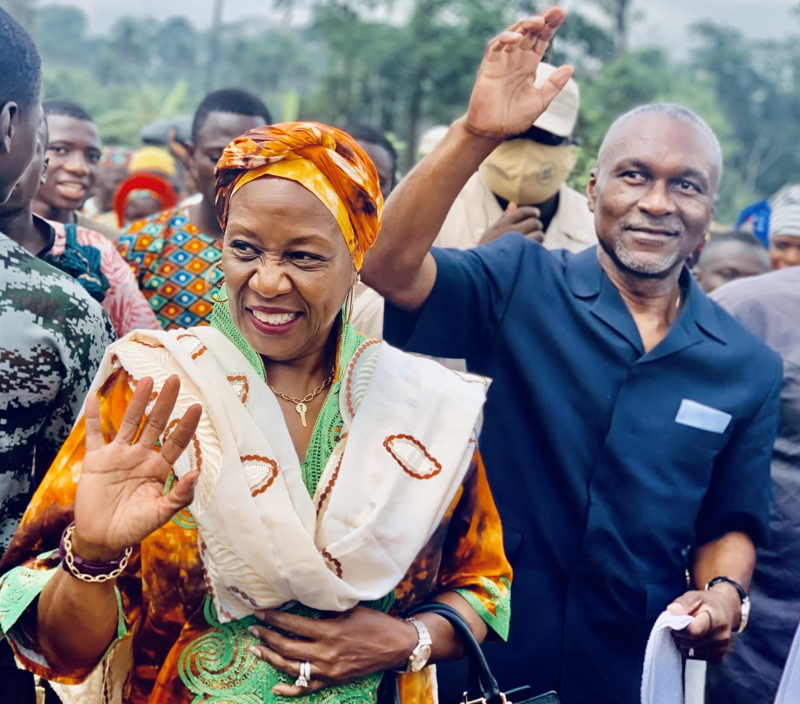 Alexander B. Cummings and Teresa greeting supporters in a rural community